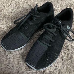 Under armour black and grey sneakers, like new